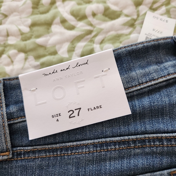 LOFT NWT FLARE MEDIUM WASH JEANS Sz 4 / 27 - Picture 2 of 3